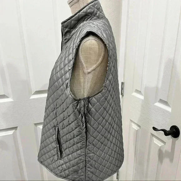 Albion Activology reversible puffer vest like new - Picture 6 of 13